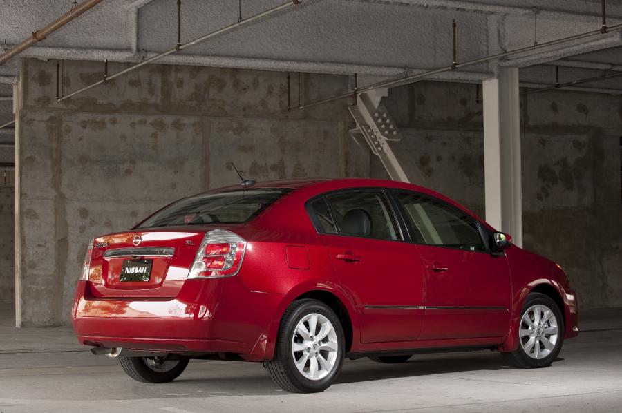  Nissan Sentra 2010 года  (фото 28 из 68)